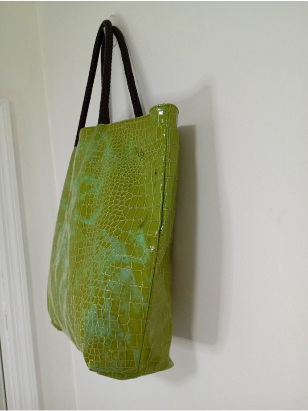 Neiman Marcus Green Croc-Embossed Vinyl Tote Bag With Brown Braided Handles - Picture 4 of 12